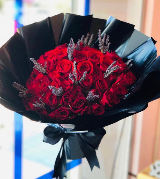 باقة أحمر وبنفسج